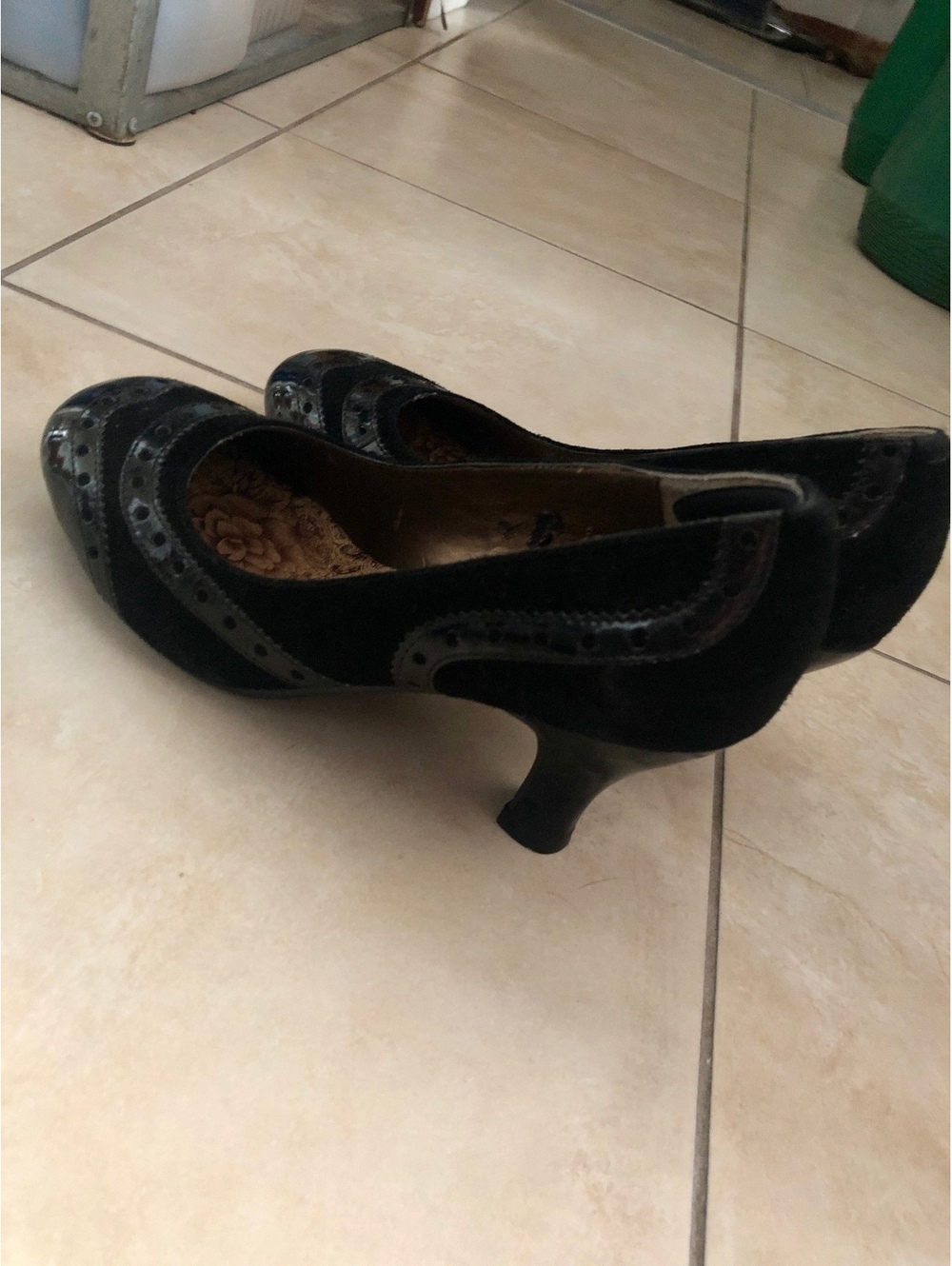 Y2K Hush Puppies Steps Black Brogue Heel Pumps Size 7 Office Siren 2000s - Picture 4 of 7